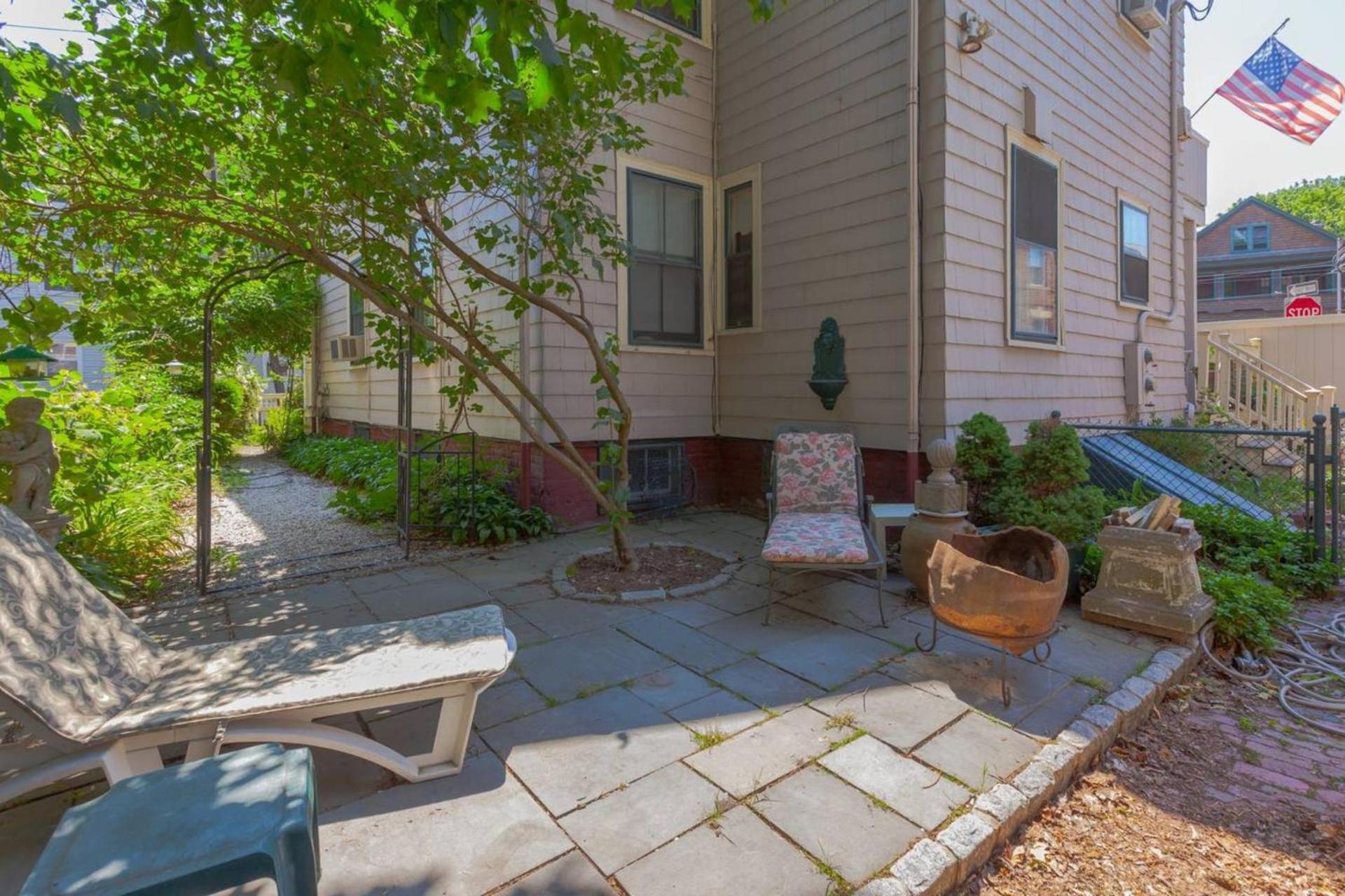 Charming Harvard Victorian Apartment *
