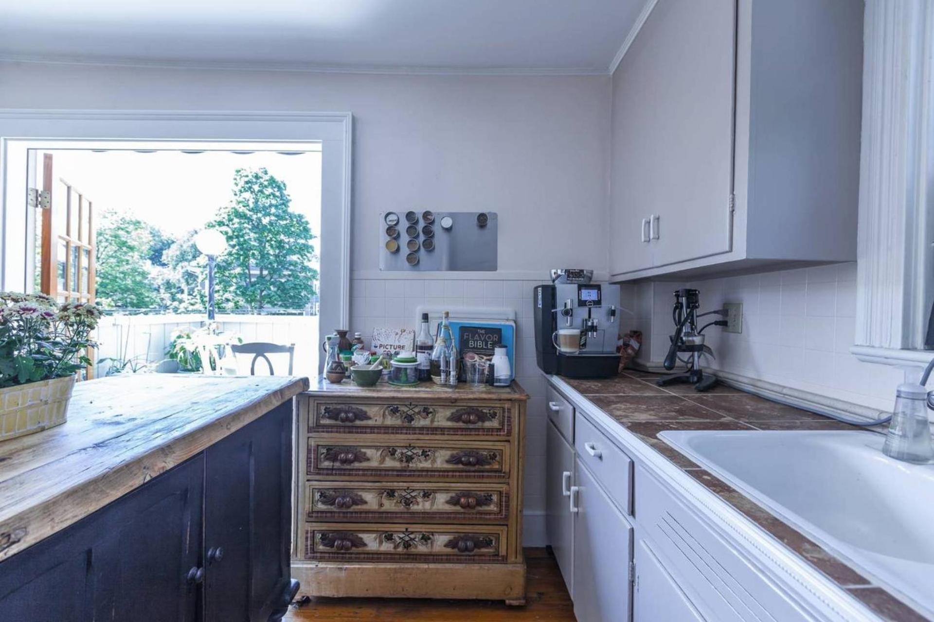 Charming Harvard Victorian Apartment Cambridge