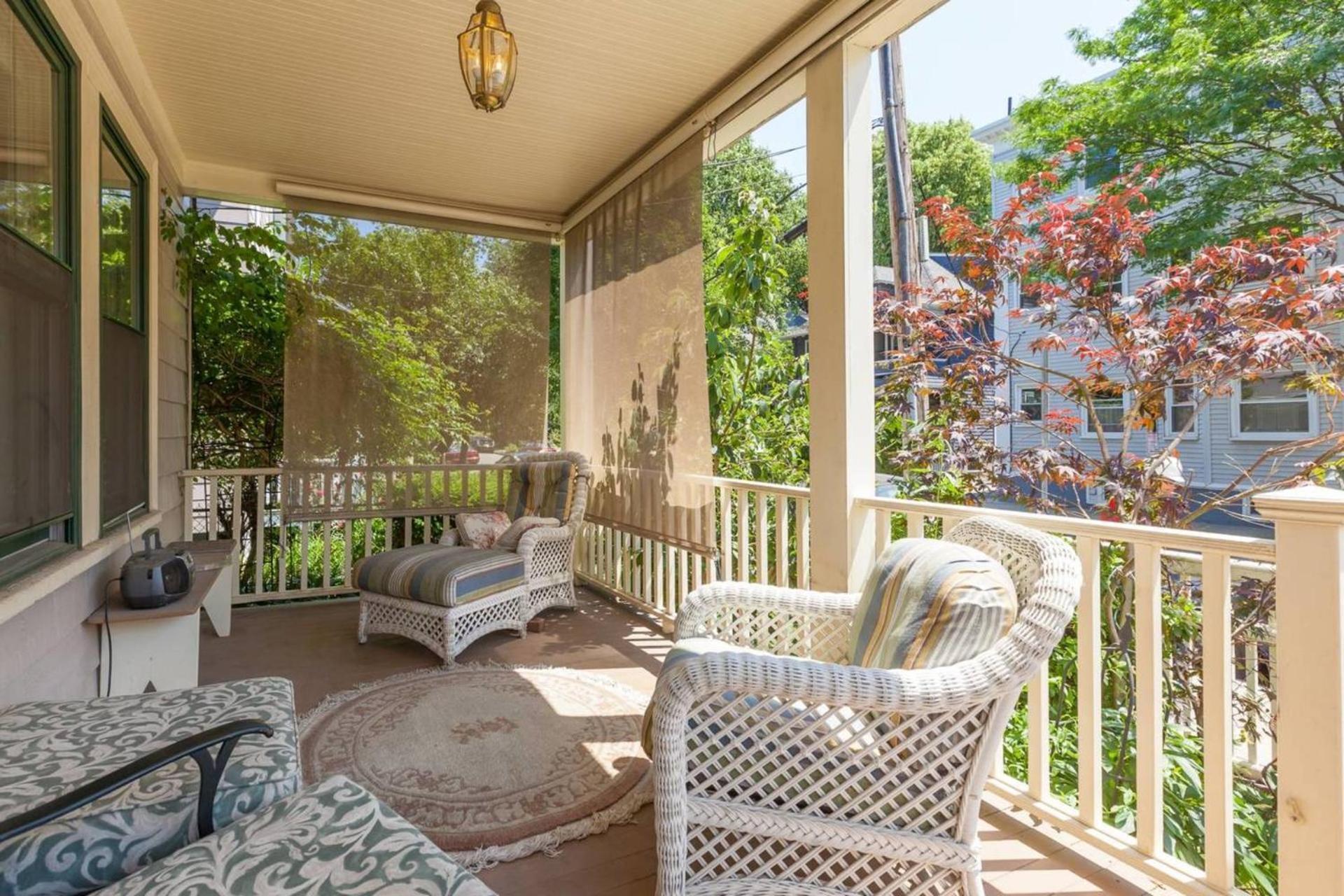 Apartment Charming Harvard Victorian *